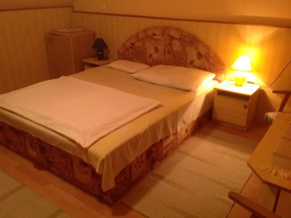Club Torony Hotel Cameră foto
